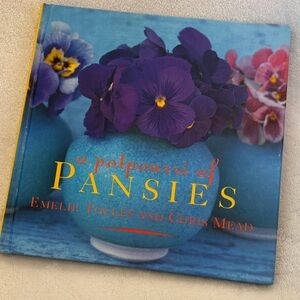 A Potpourri of Pansies Book by Emelie Tolley and Chris Mead Resale 65pg